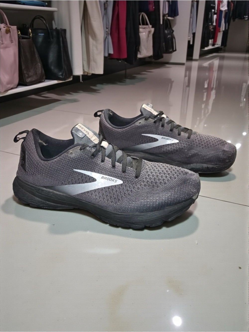 Brooks Revel 4 Men's Gray Black Running Shoes Sneakers Size 10  Style1192471D040